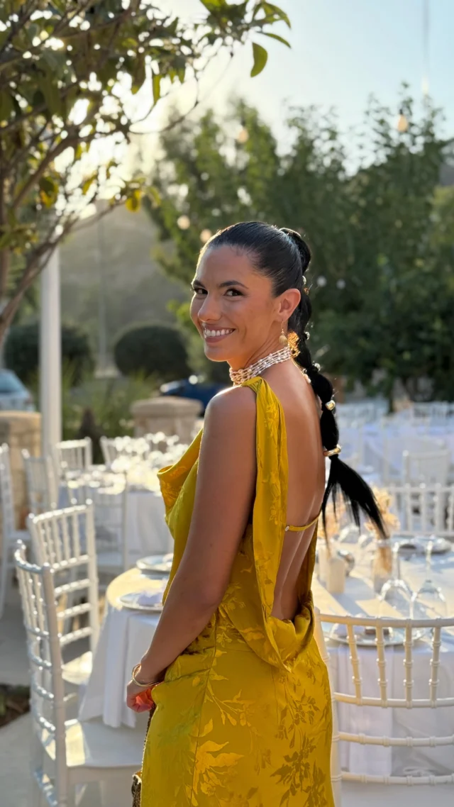 Five in one pearl choker with the most spontaneous official outfit!
.
#handmadejewelry #pearls #outfit #weddingoutfits❤️ #weddingphotography #greekbrand #outfittoday #fitcheck #outfittoday #outfitcheck #stylish #greekislands #outfitlover #styles #islandoutfit #jewelrydesigner #fashion #fashiondiary #styletips #styleinspiration